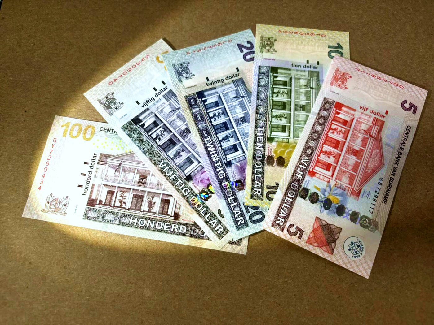 【Blue Auction】✨世界纸币精拍第495期【精】 【一组5张】苏里南 5-100元 全新UNC