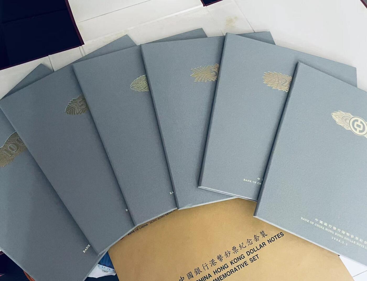 【Blue Auction】✨世界纸币精拍第495期【精】 【原盒原册 初版纯数字098020全套号套装】香港 中国银行 1994年20-1000元 背面大场景 全新UNC 内有小册 如此完整的少见 当时30年前每套售价5000港币 公开认购28000套 值得收藏 