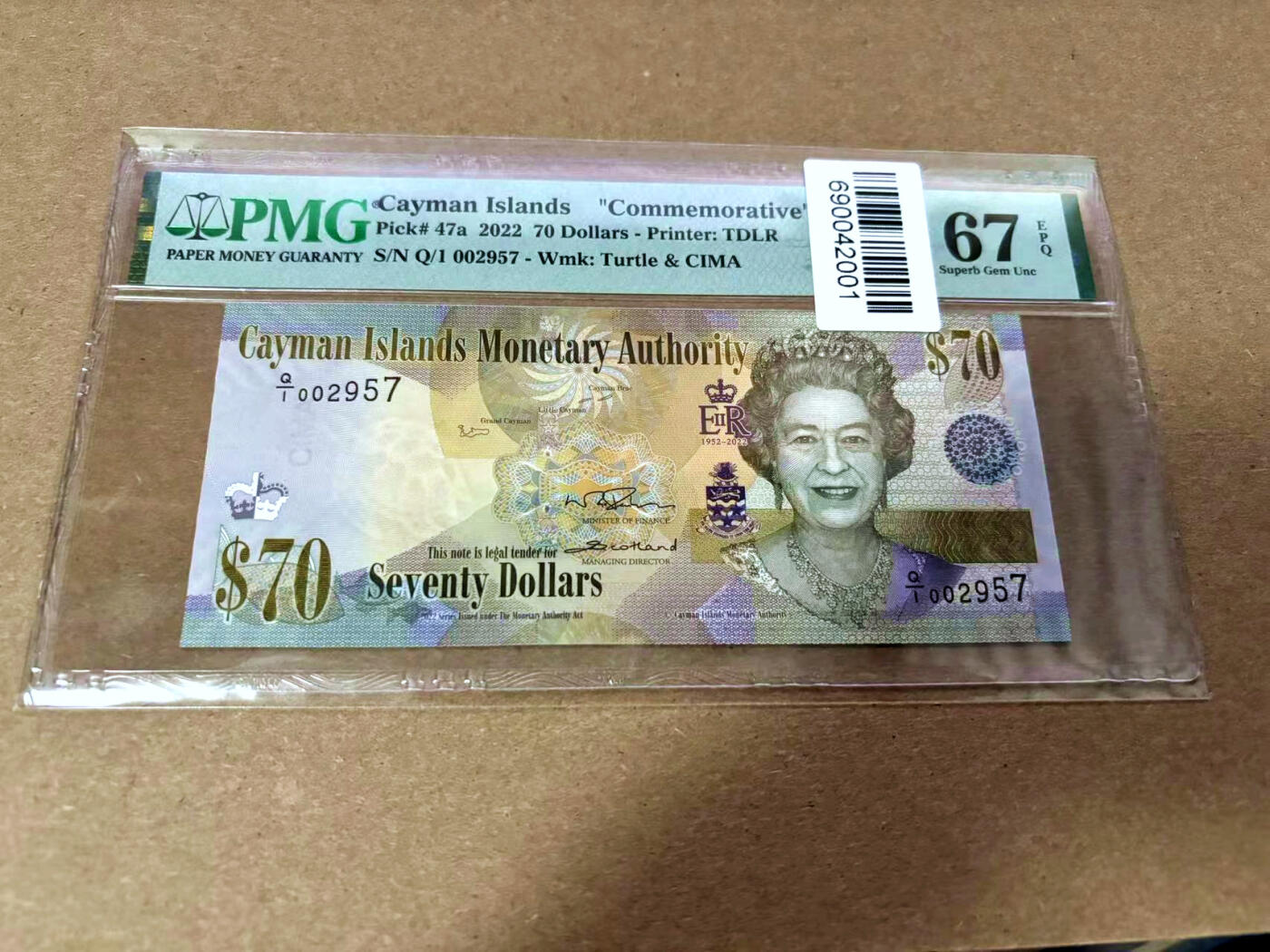 【Blue Auction】✨世界纸币精拍第495期【精】 【Q/1首发冠千位小号】开曼群岛 2022年70元 女王 PMG67EPQ 高分