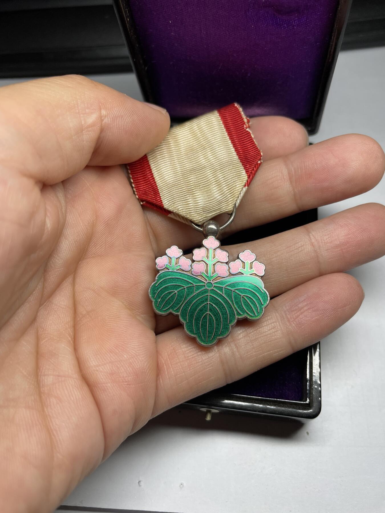 2024年集古藏今外币拍卖第九期-第8场—（总第88拍）银币专场 银色盒勋七等青色桐叶银章