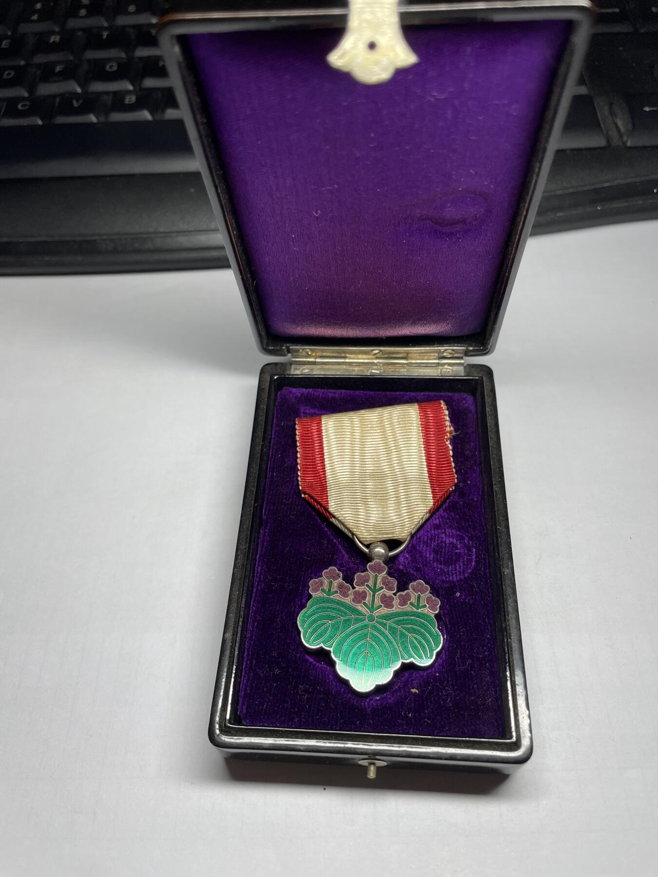 2024年集古藏今外币拍卖第九期-第8场—（总第88拍）银币专场 银色盒勋七等青色桐叶银章