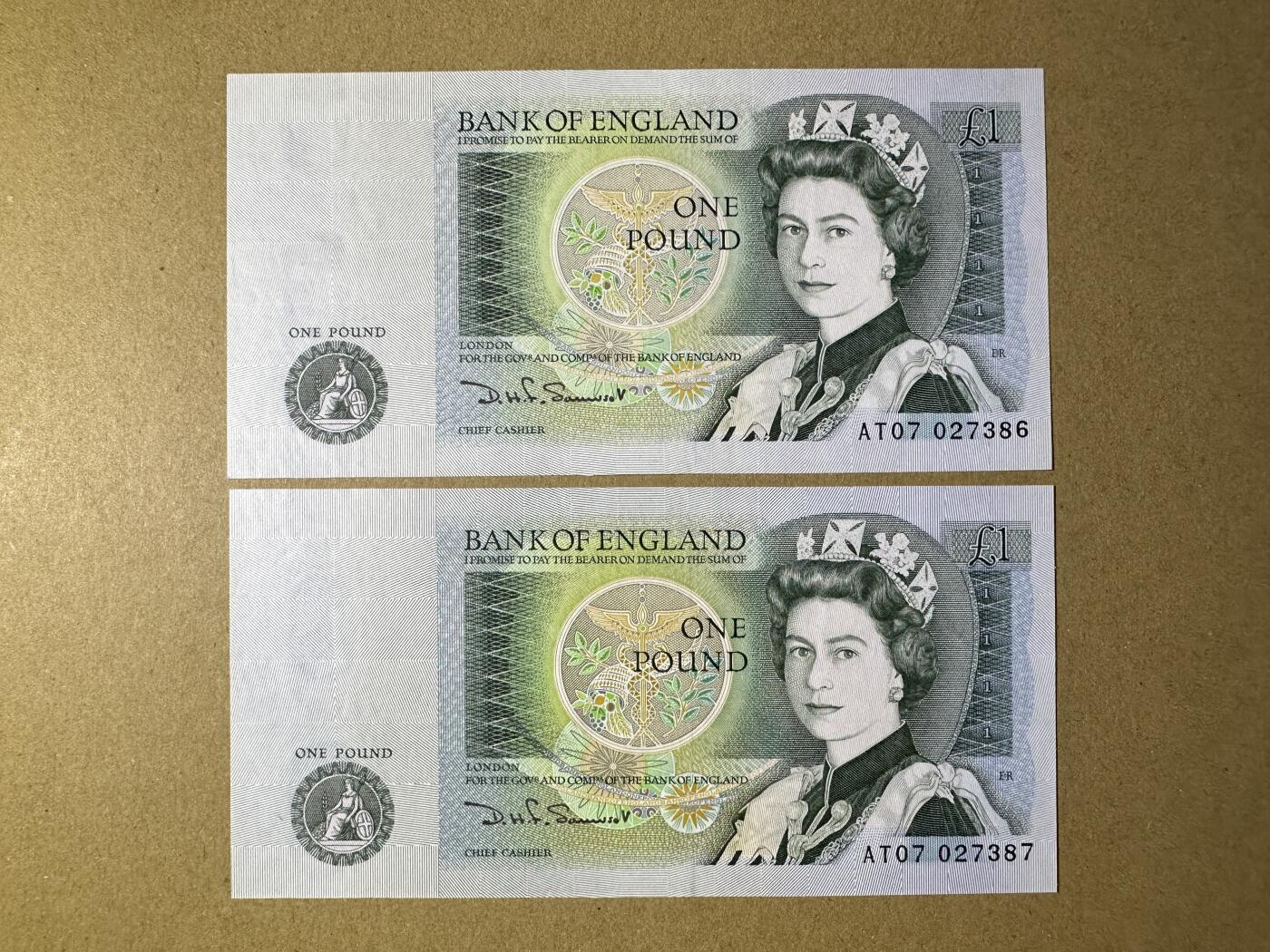 《张总收藏》155期-裸币精品汇(周一场) 英格兰1镑2张 UNC D序列 无4连号2张