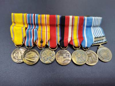 老王徽章第四十五期 - 美国二战韩战迷你章8联排  其中二战胜利奖章章体缺失了  早期手缝版