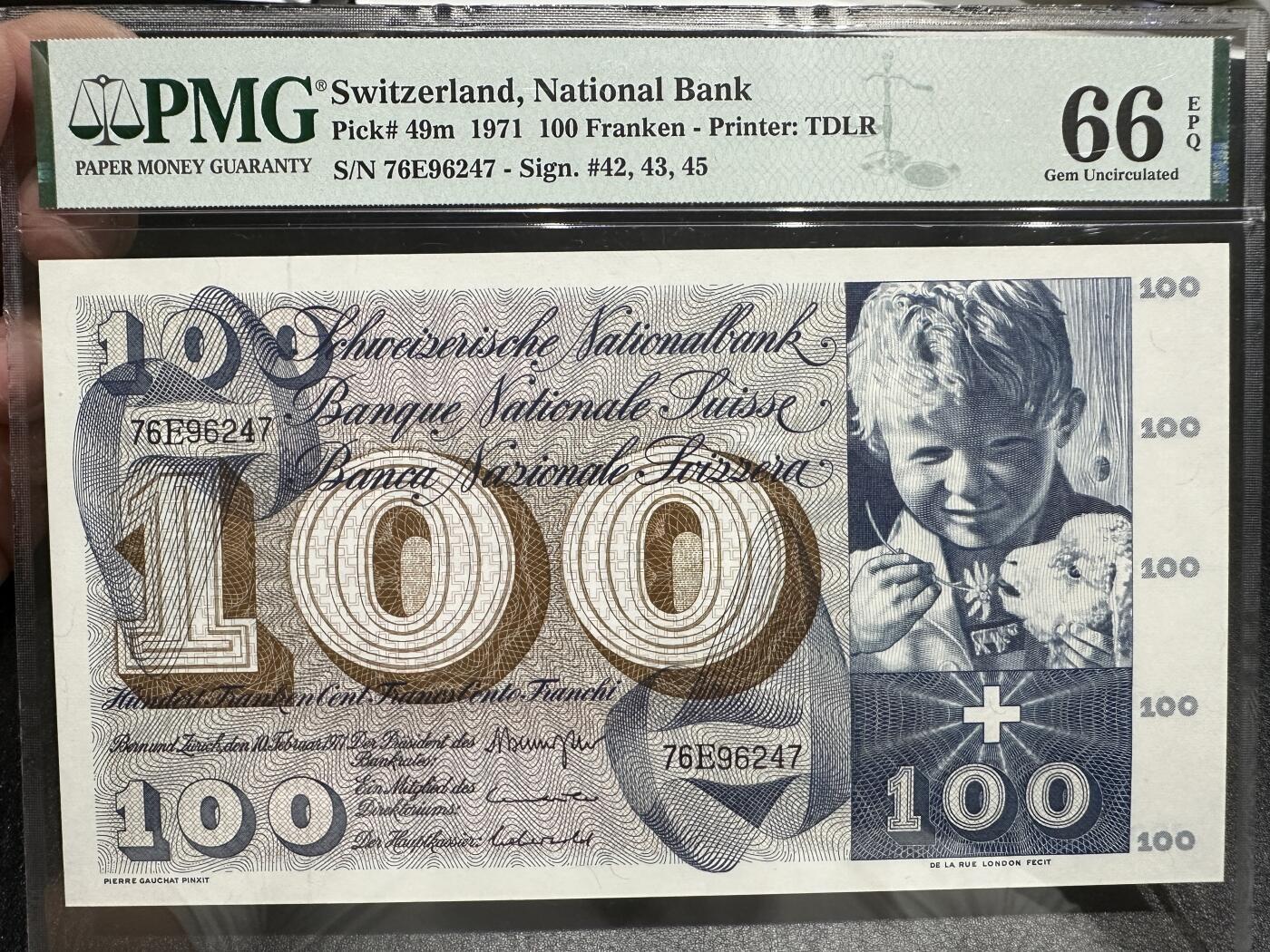 《外钞收藏家》第三百八十二期 1971年瑞士100法郎 割袍 PMG66 精美大票幅