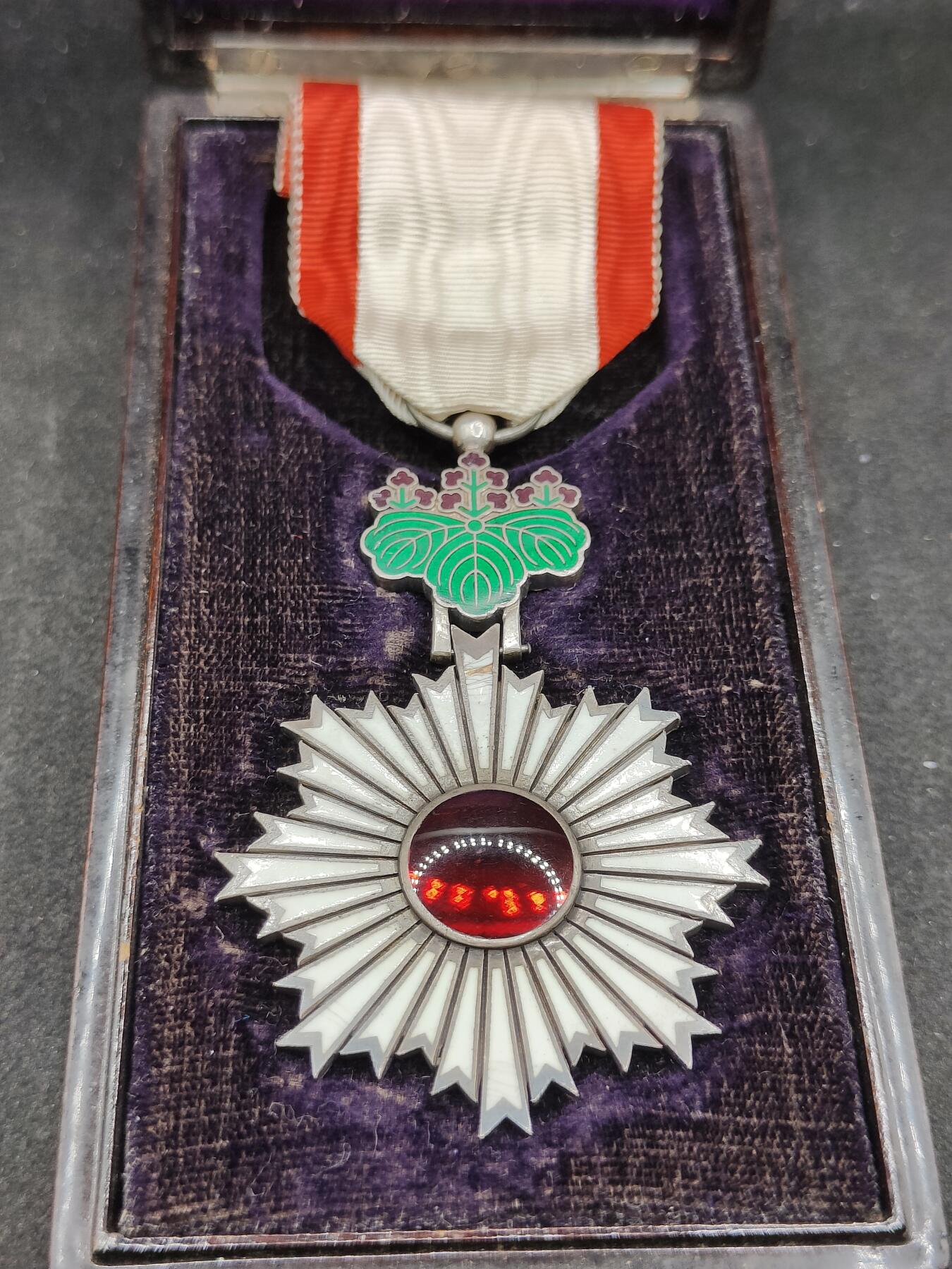 全场0元起拍 第168期 咸鱼国勋章拍卖专场 6月26日（周三）下午6：00开始 明治时期六等旭日章银制带盒