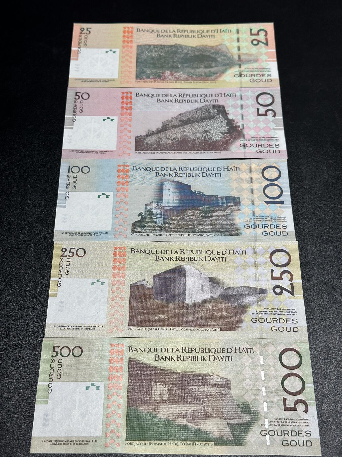 《外钞收藏家》第三百八十二期 2004年海地25-500面额 五张一起 纪念钞 全新UNC 全同小号1858号