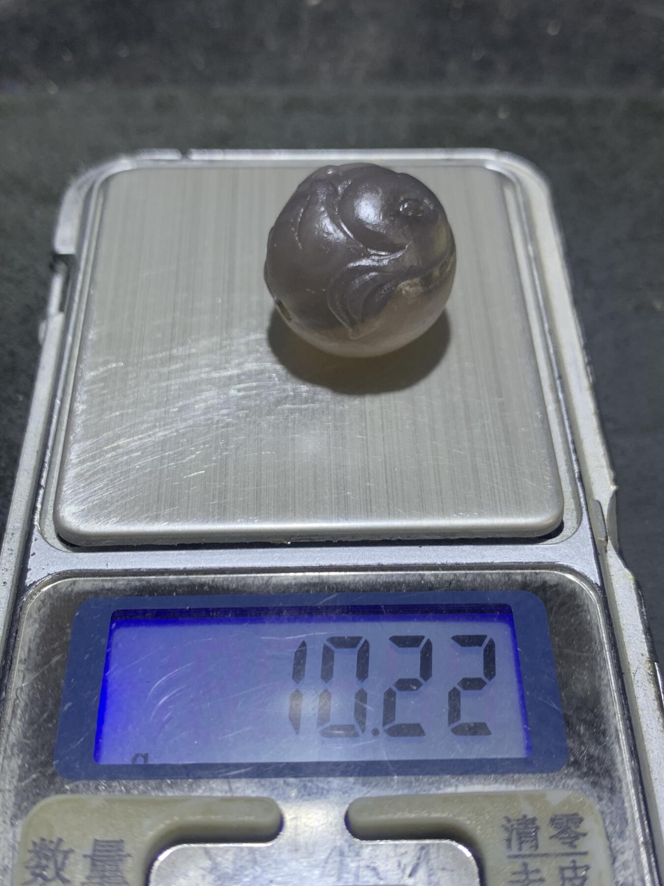 精美高玉化亚光海洋玉髓手工俏色巧雕灰兔（会兔飞猛进）随形2.0圆珠一个！