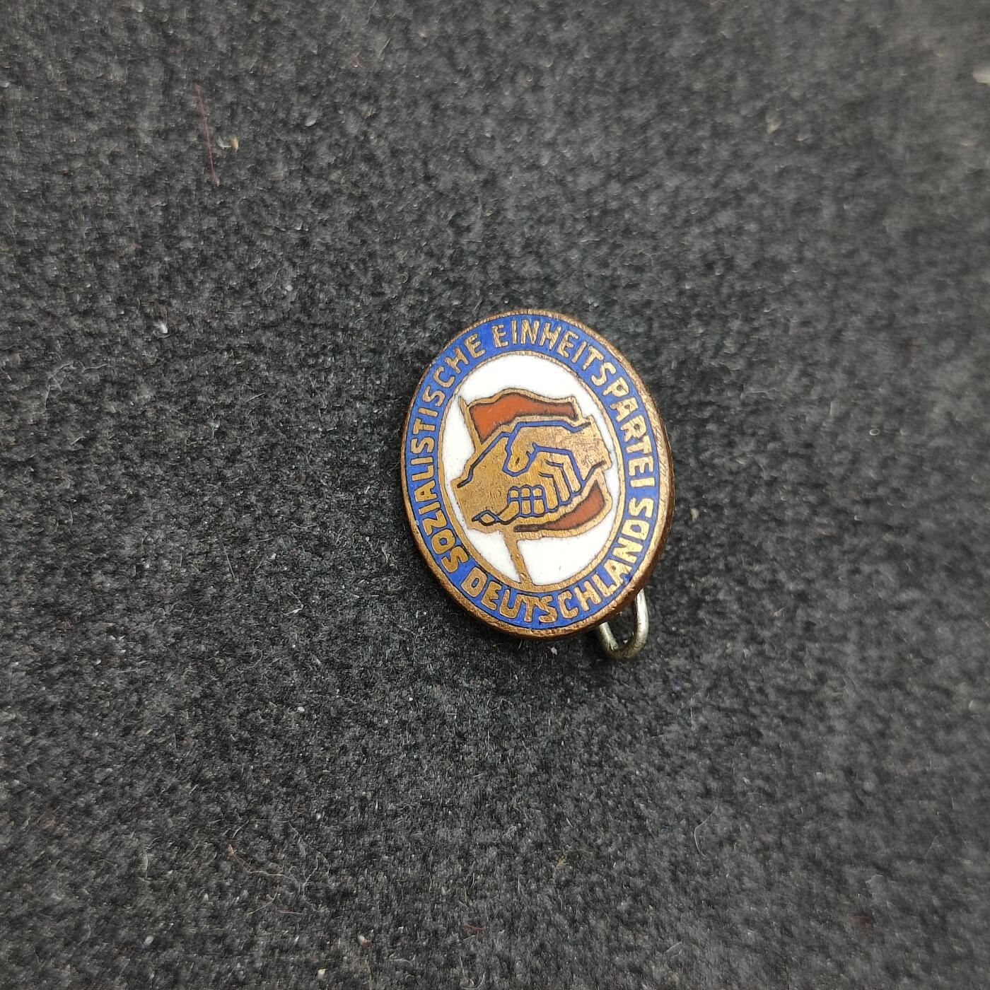 全场0元起拍 第168期 咸鱼国勋章拍卖专场 6月26日（周三）下午6：00开始 早期东德社会统一党珐琅党徽