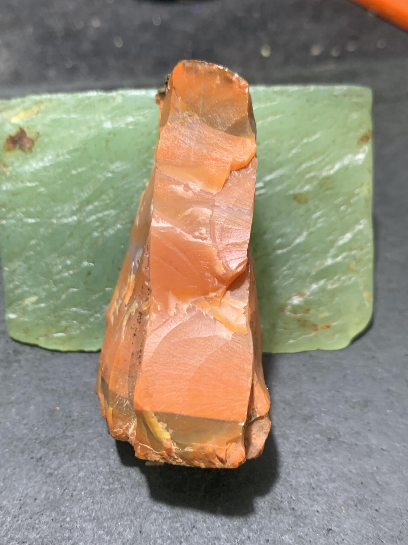 精美冰红铁皮南红玛瑙明料原石一颗，