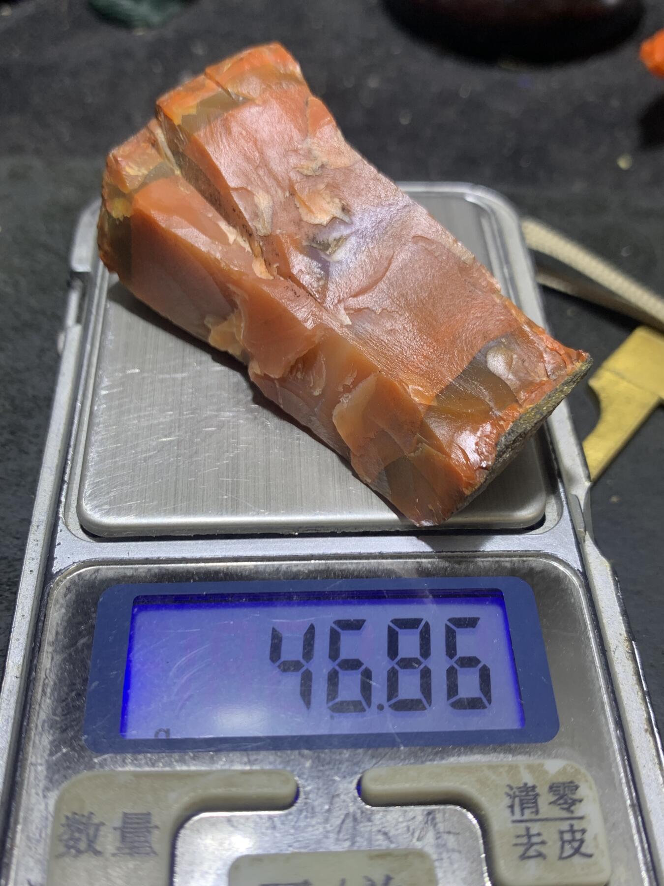 精美冰红铁皮南红玛瑙明料原石一颗，