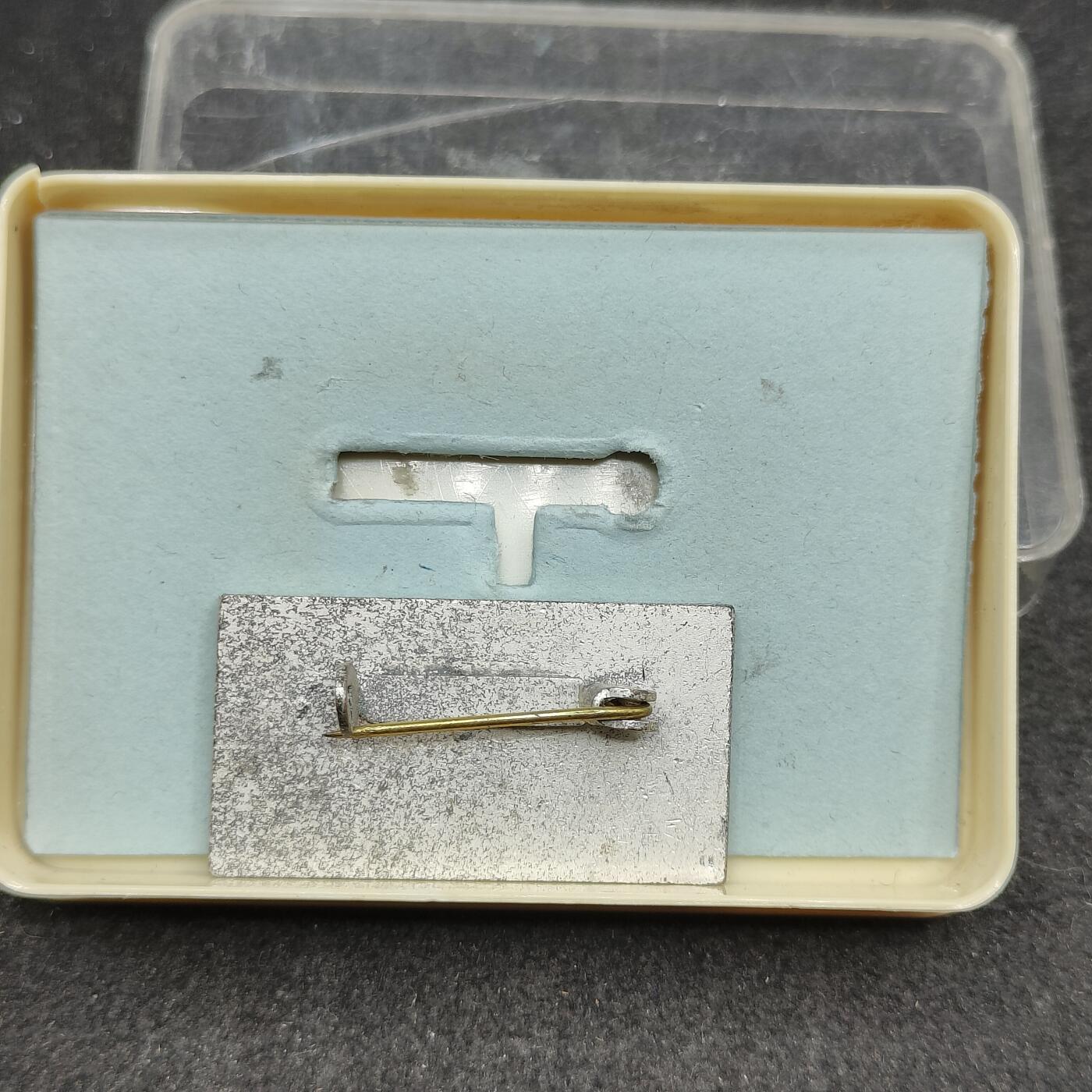 全场0元起拍 第168期 咸鱼国勋章拍卖专场 6月26日（周三）下午6：00开始 东德国民阵线荣誉徽章