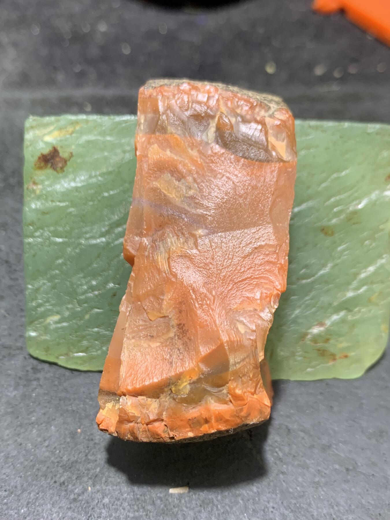 精美冰红铁皮南红玛瑙明料原石一颗，