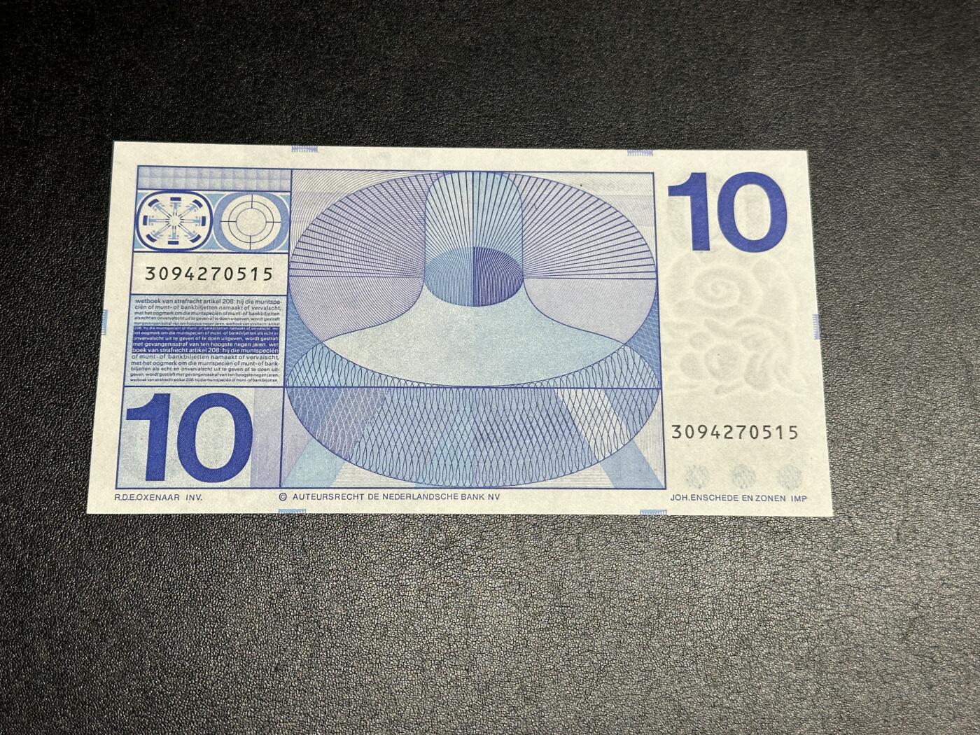 《外钞收藏家》第三百八十二期 1968年荷兰人像版10盾 全新UNC