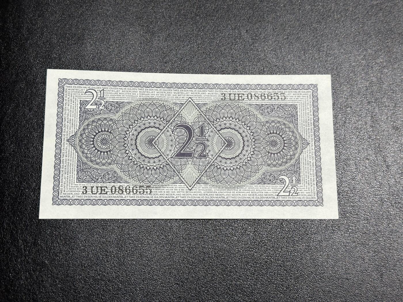 《外钞收藏家》第三百八十二期 1945年荷兰2.5盾 全新UNC