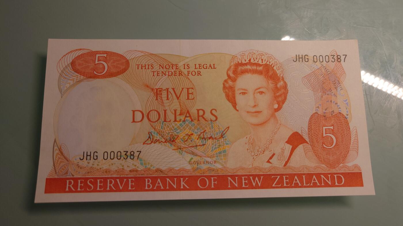 【世界钱币】精选微拍第115期暨2024年第26期  最新维港币展部分卖剩货品展销 新西兰5元 全新绝品百位号尾号387