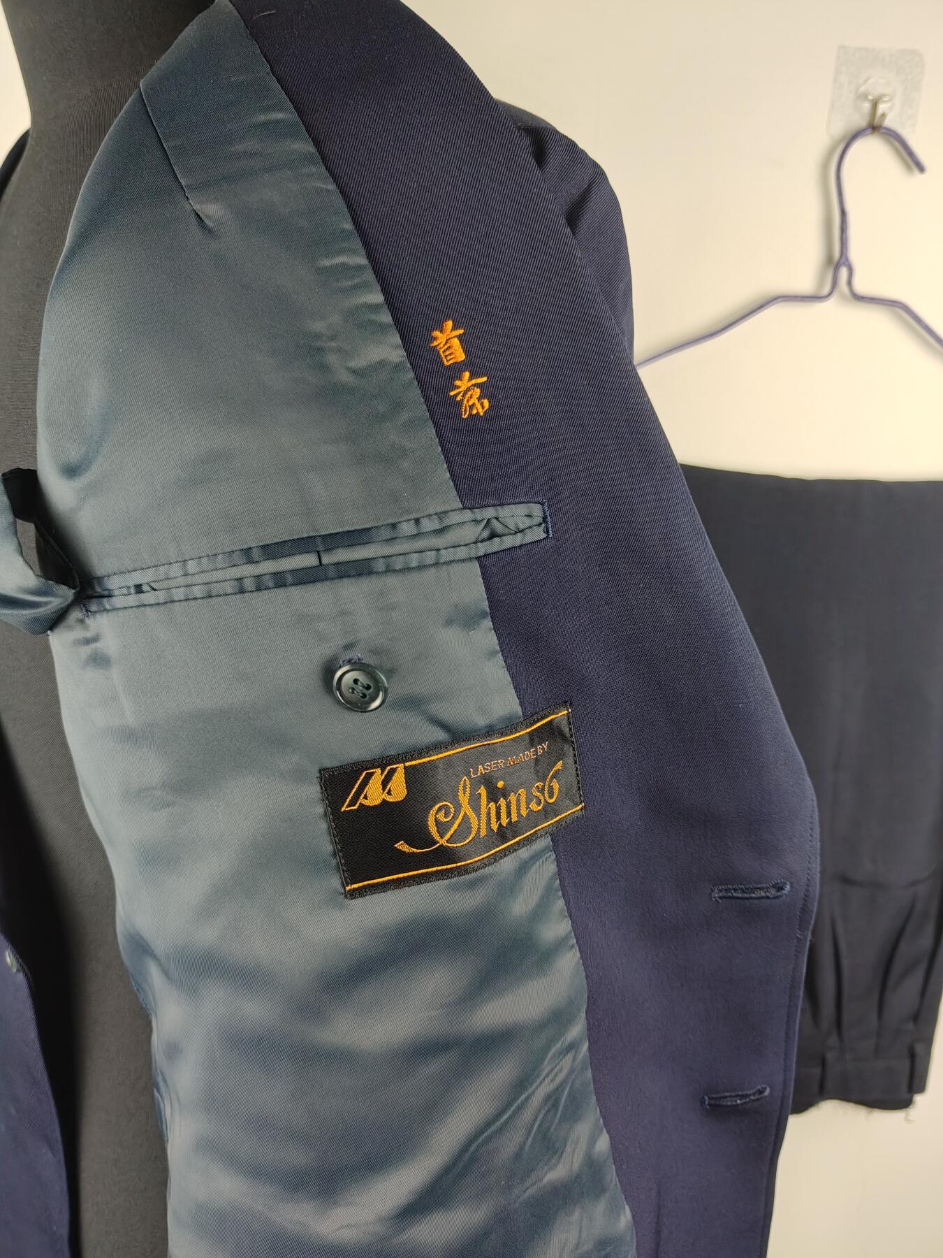 全场0元起拍 第168期 咸鱼国勋章拍卖专场 6月26日（周三）下午6：00开始 洋服店订制款 带刺绣人名 日本消防署制服一套 消防司令阶级 胸围112 肩宽48 衣长73 袖长56 腰围70 裤长103