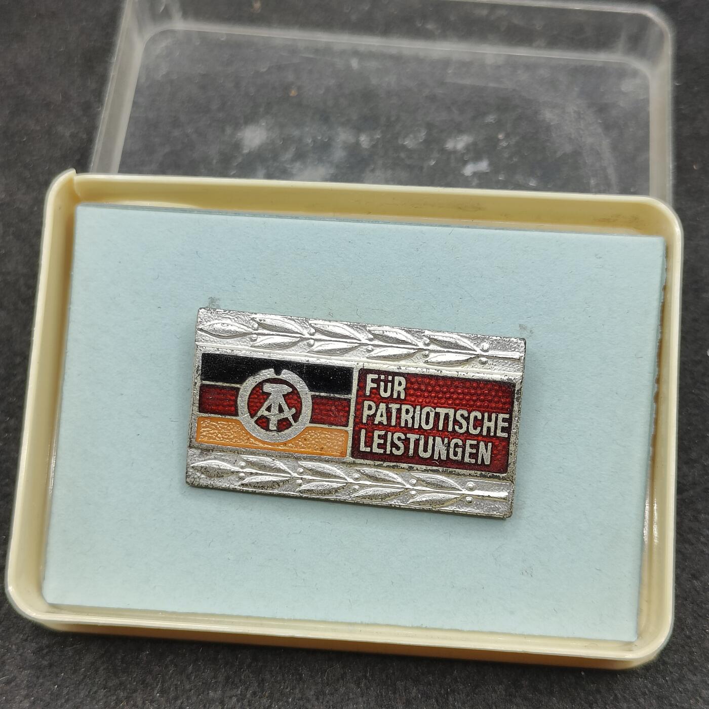 全场0元起拍 第168期 咸鱼国勋章拍卖专场 6月26日（周三）下午6：00开始 东德国民阵线荣誉徽章