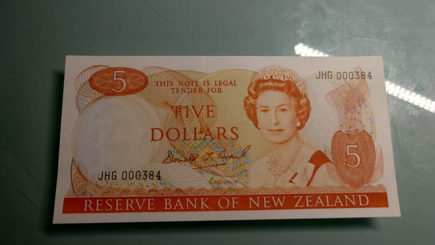 【世界钱币】精选微拍第115期暨2024年第26期  最新维港币展部分卖剩货品展销 新西兰5元 全新绝品百位号尾号384