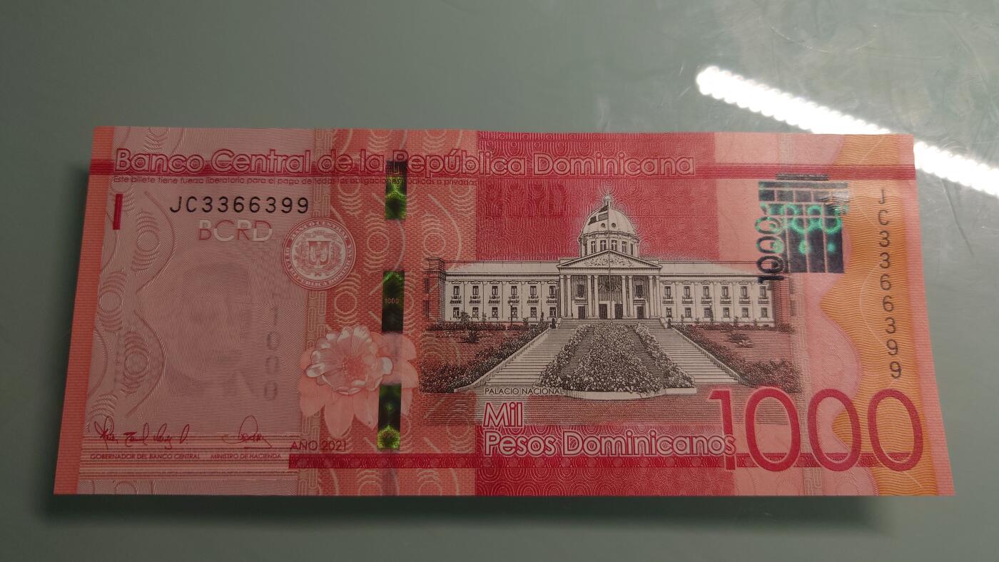 【世界钱币】精选微拍第115期暨2024年第26期  最新维港币展部分卖剩货品展销 2021年多米尼加1000比索 全新绝品尾号399