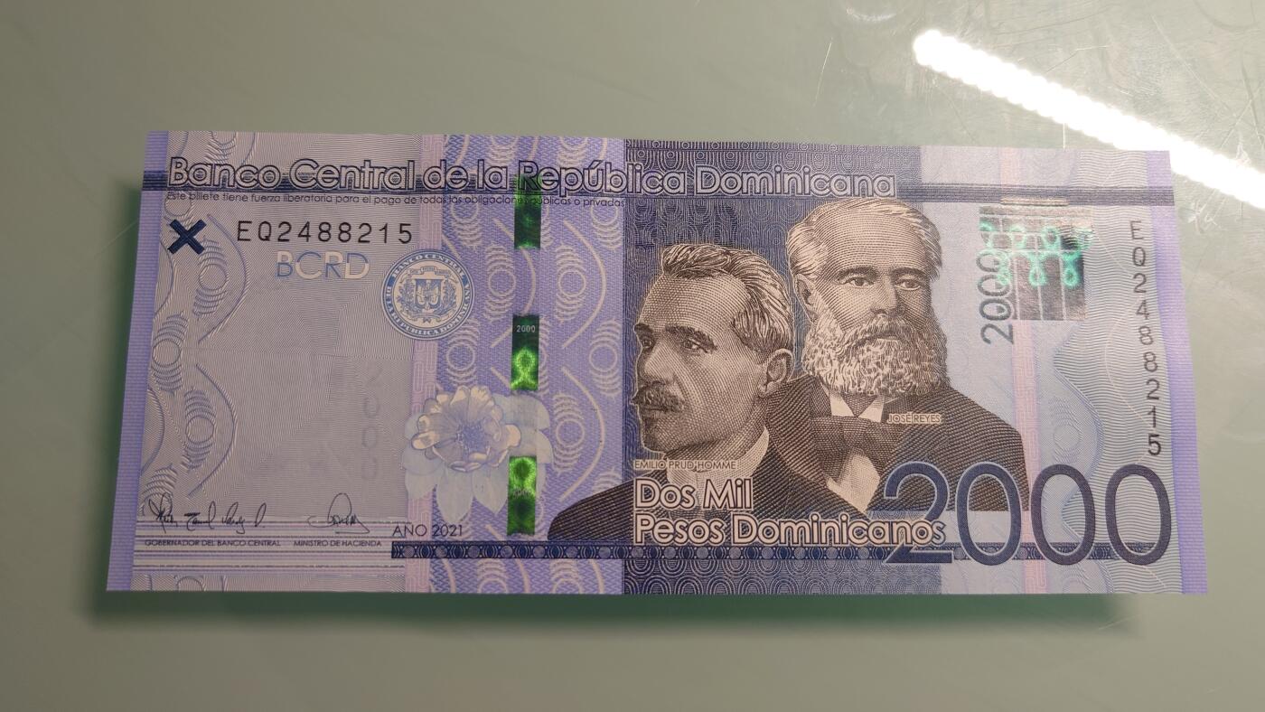 【世界钱币】精选微拍第115期暨2024年第26期  最新维港币展部分卖剩货品展销 【一口价已售出】2021年多米尼加2000比索 全新绝品尾号215