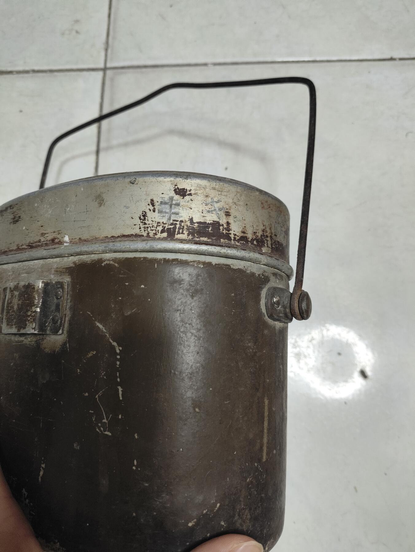 仁孝堂徽章红藏拍卖(第五场) 二战日军饭盒 带姓名和不知名数字记录 很可能代表战争罪证