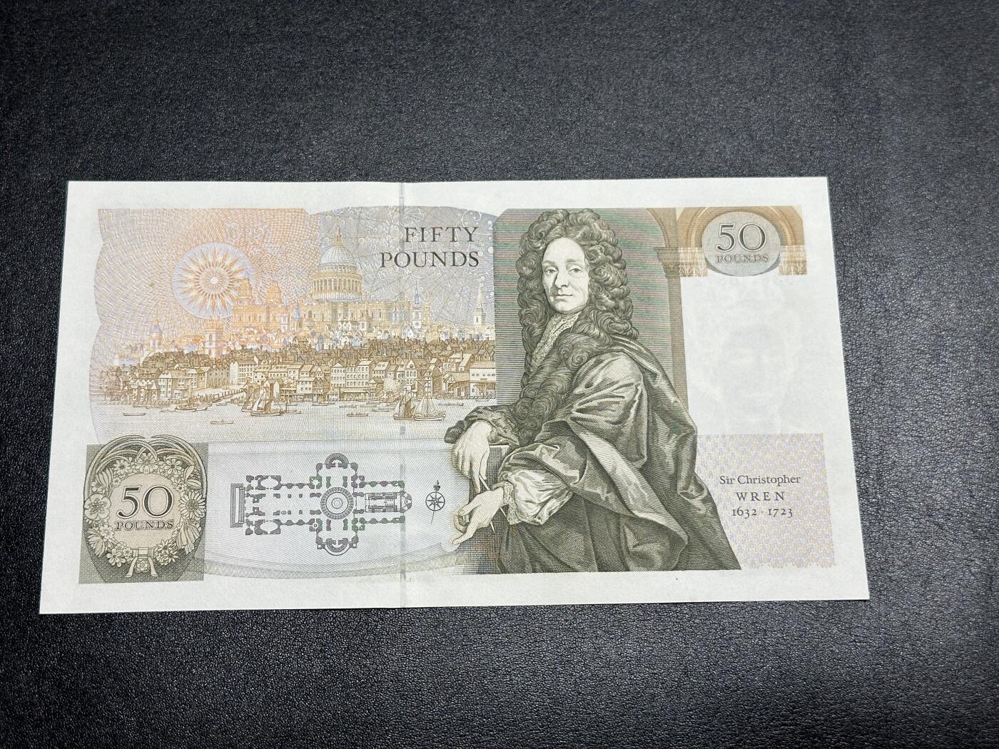 《外钞收藏家》第三百八十三期 英国D序列50镑 全新 左下角轻微油墨 有一个荧光点瑕疵