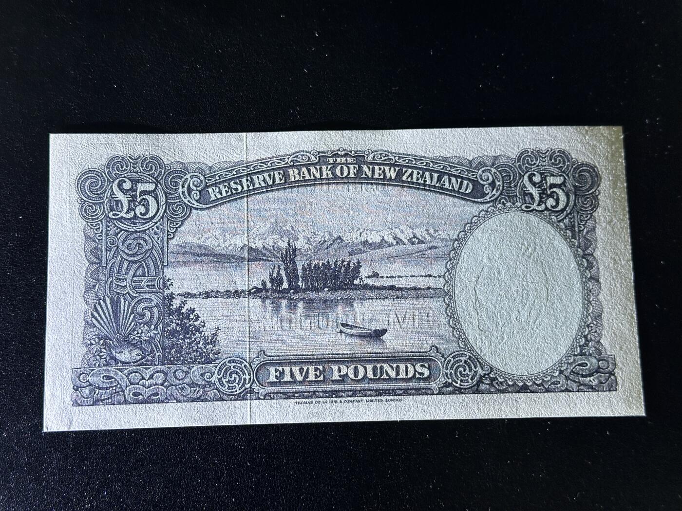 《外钞收藏家》第三百八十三期 新西兰5镑 全新 一个角有瑕疵 轻微荧光反应
