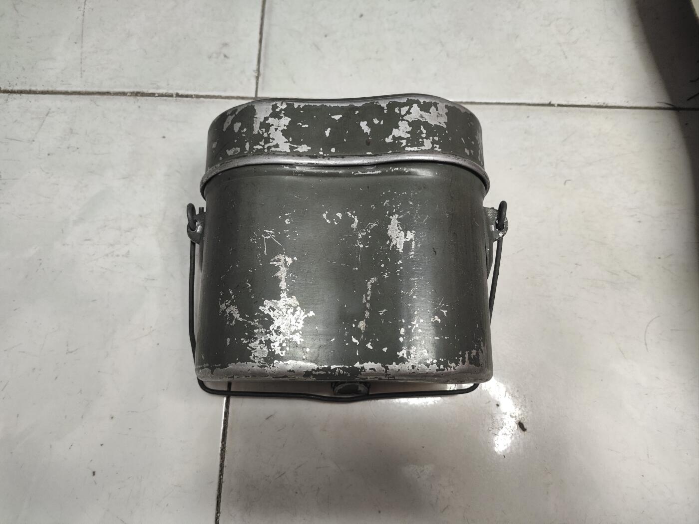 仁孝堂徽章红藏拍卖(第五场) 东德饭盒 库存全新 里面很干净