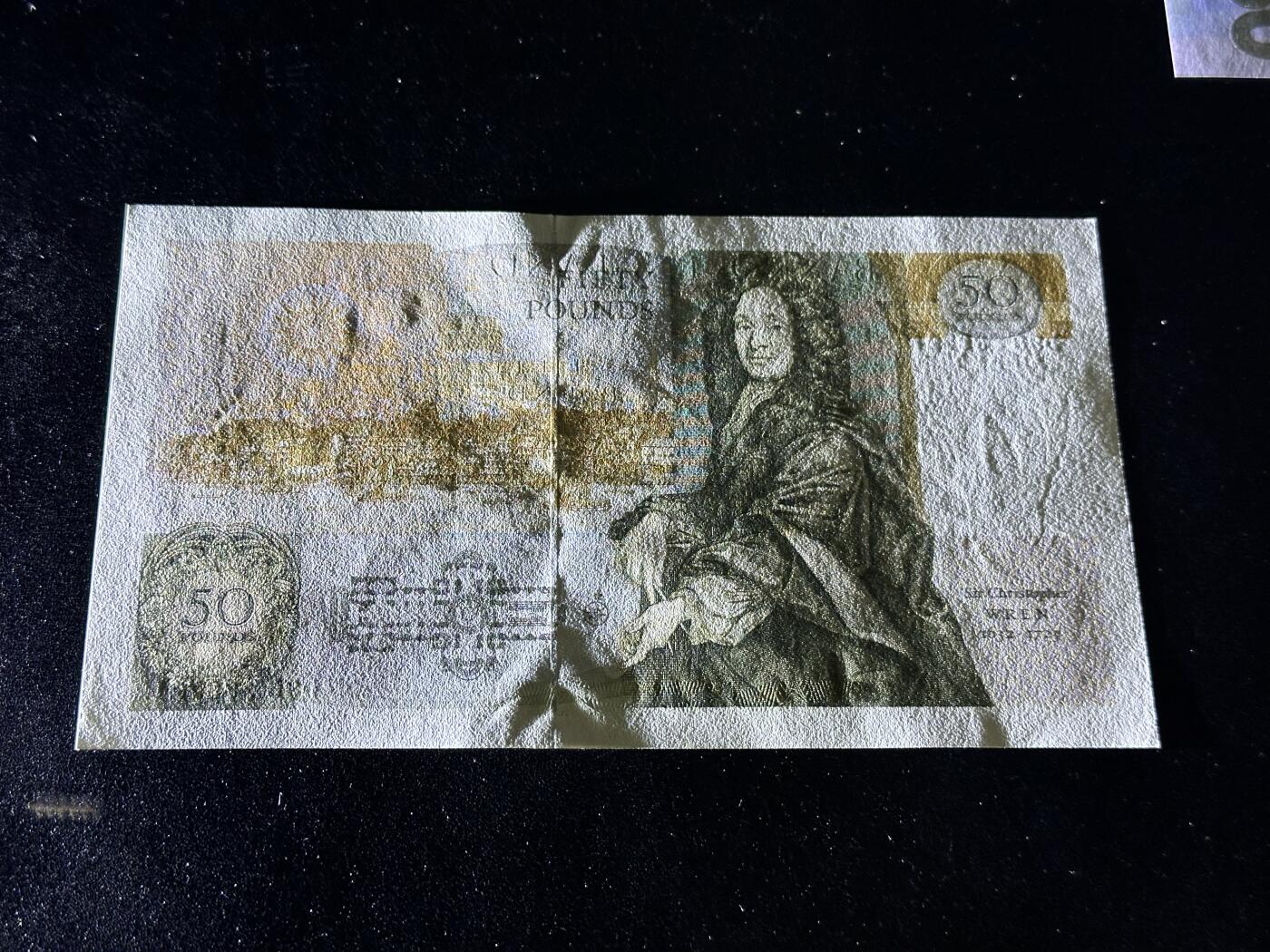 《外钞收藏家》第三百八十三期 英国D序列50镑 全新 左下角轻微油墨 有一个荧光点瑕疵