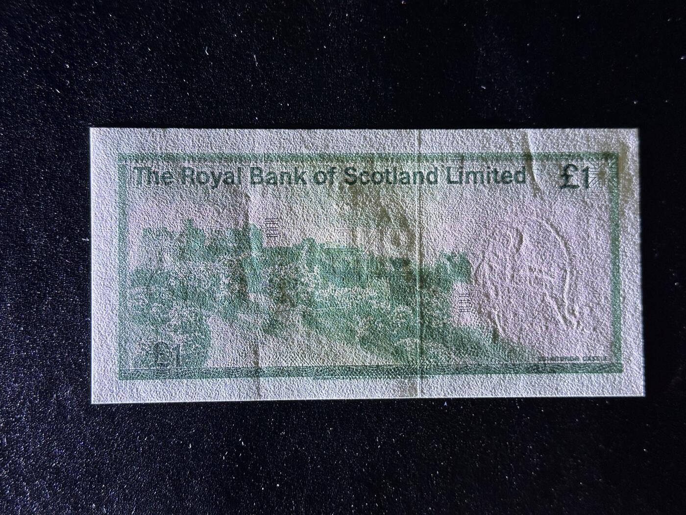 《外钞收藏家》第三百八十三期 1981年苏格兰皇家银行1镑 UNC- 有压痕接近贯穿
