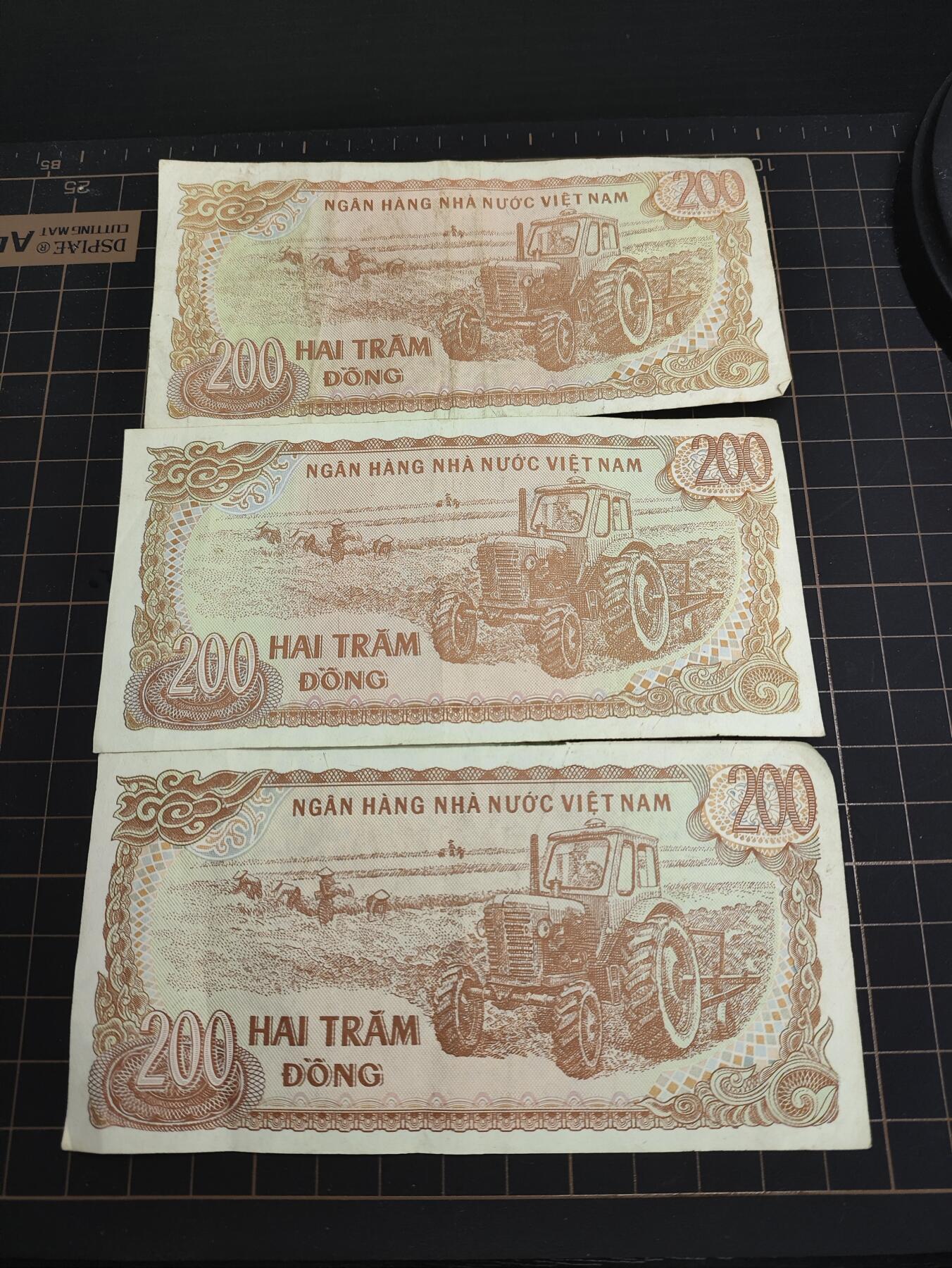 仁孝堂徽章红藏拍卖(第五场) 越南胡志明钞票三张