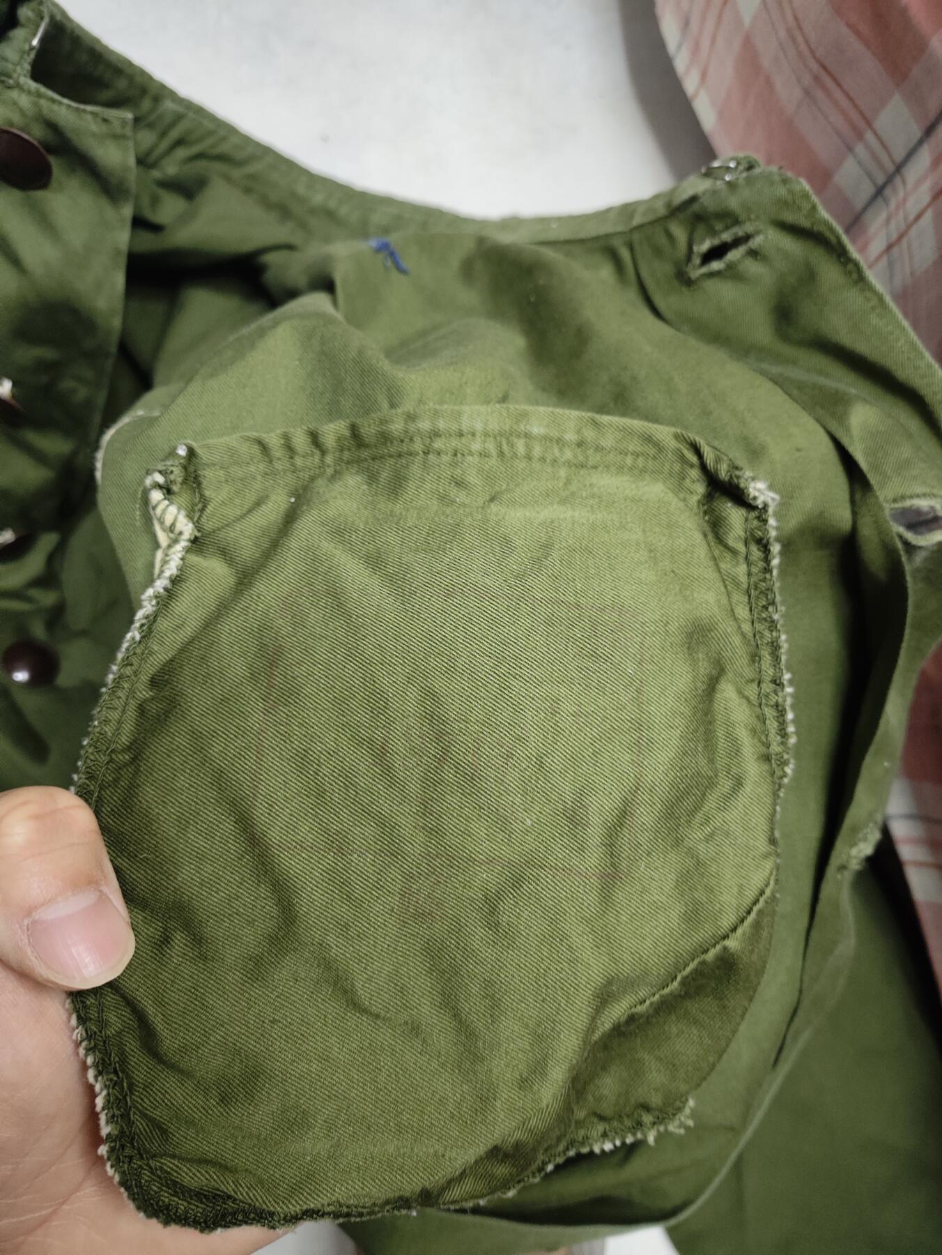 仁孝堂徽章红藏拍卖(第五场) 负一号左右 65式棉卡改85/87式 原主用扣子来固定空军肩章