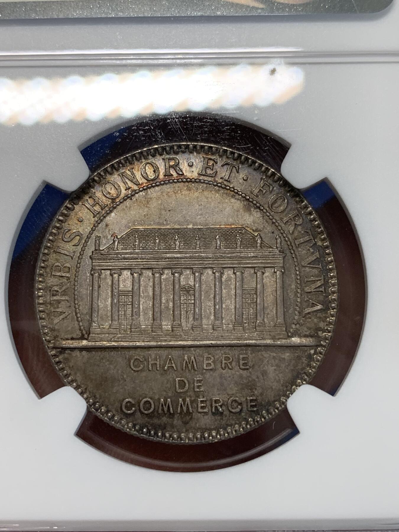 《竞宝斋》第283场- 周日，周一 2场连拍 （全场包邮） NGC MS64 法国1880年南特商会银质jeton 极美环彩包浆，少见品种，大帆船一帆风顺。背面神庙瓦片台阶纤毫毕现，细节惊人。64收藏级高分