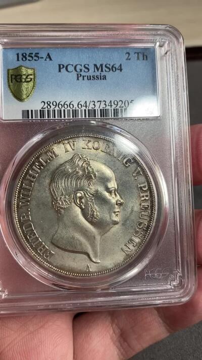 万国钱币拍卖第028期（花前月下●同享良章美币） PCGS MS64 1855年德国普鲁士威廉四世纹章2泰勒 虽说是比较入门的品种，但是此等BU级别的的确是很难见到了，此枚黄油转光，银霜满满，绝对不容错过的一枚高品质纹章2t。