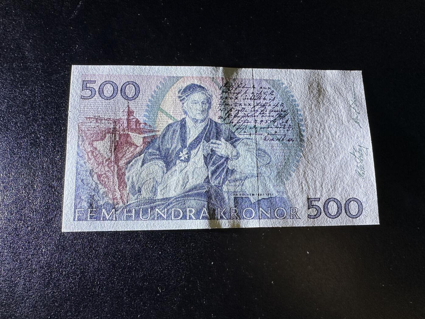《外钞收藏家》第三百八十三期 瑞典500克朗 初版 疑似可能于有折 品相如图
