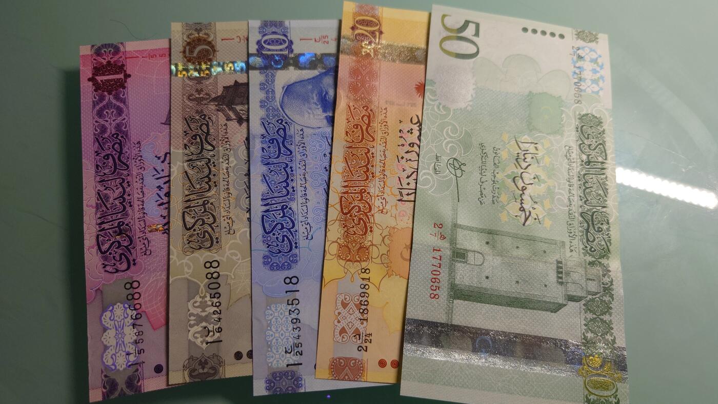 【世界钱币】精选微拍第115期暨2024年第26期  最新维港币展部分卖剩货品展销 2016年利比亚1-5-10-20-50第纳尔 五张全套如图尾8 全新绝品