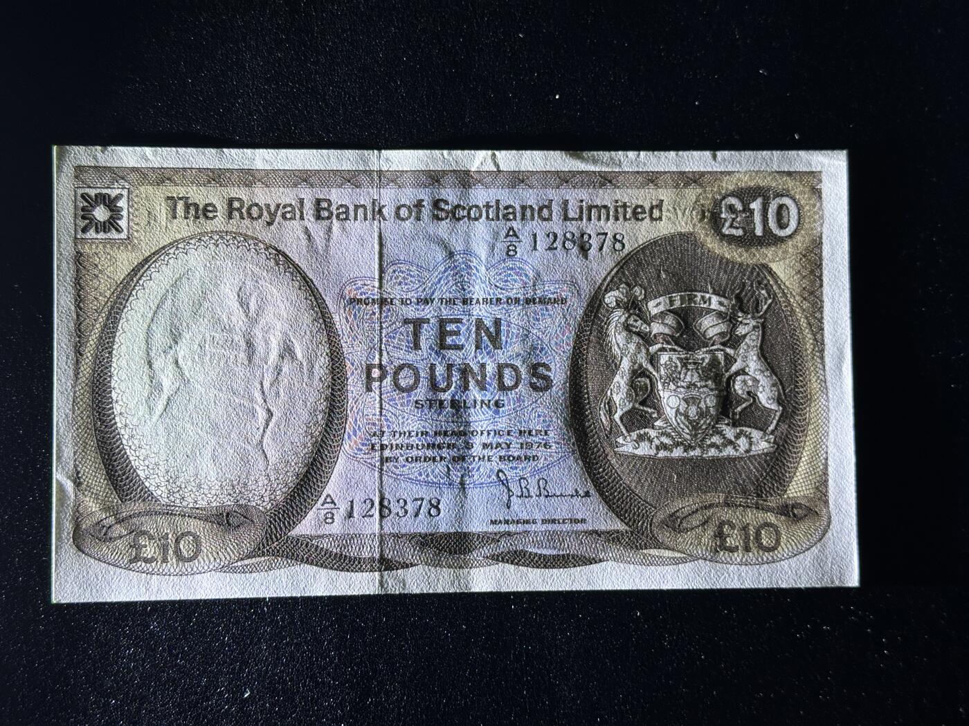 《外钞收藏家》第三百八十三期 1976年苏格兰皇家银行10镑 UNC- 中间疑似软折