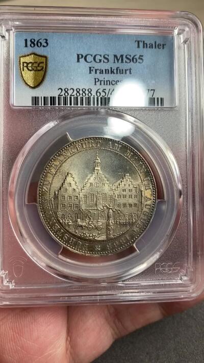 万国钱币拍卖第028期（花前月下●同享良章美币） PCGS MS65 1863年德国法兰克福王子会议流通纪念1泰勒 纪念泰勒中的经典 循序渐进的包浆如邮票般的光泽浸透在整枚泰勒上 观赏性已拉满