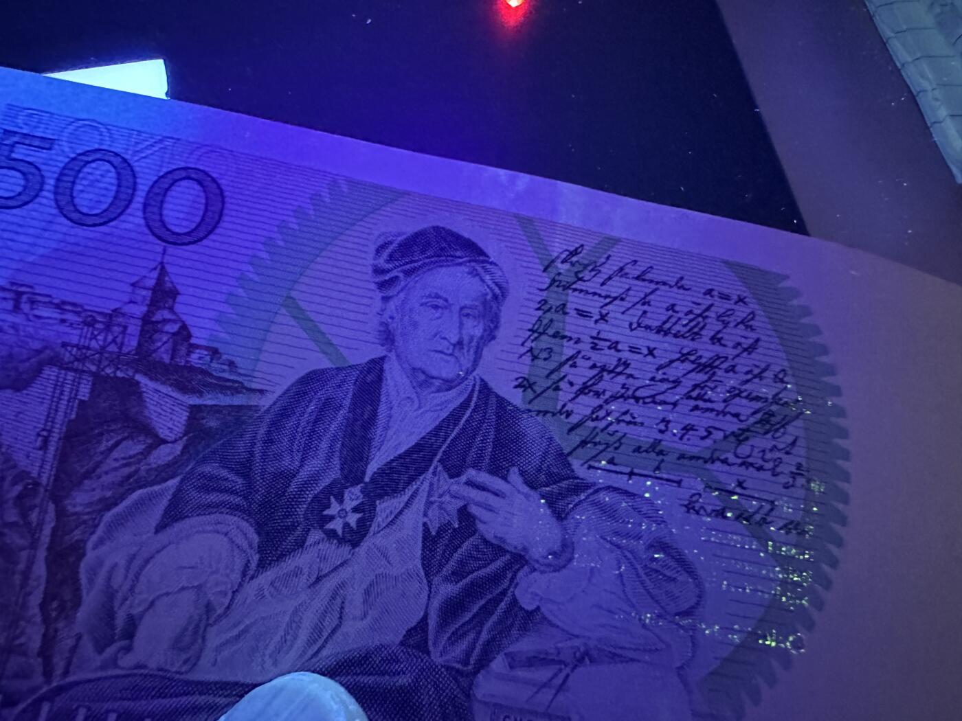 《外钞收藏家》第三百八十三期 瑞典500克朗 初版 疑似可能于有折 品相如图