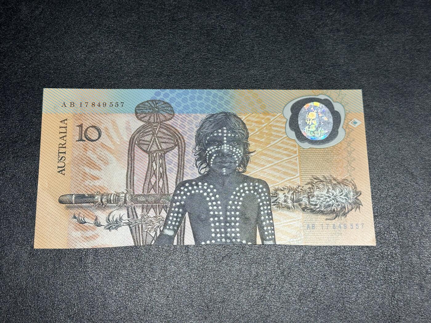 《外钞收藏家》第三百八十三期 澳大利亚10刀 AU品相 纪念钞