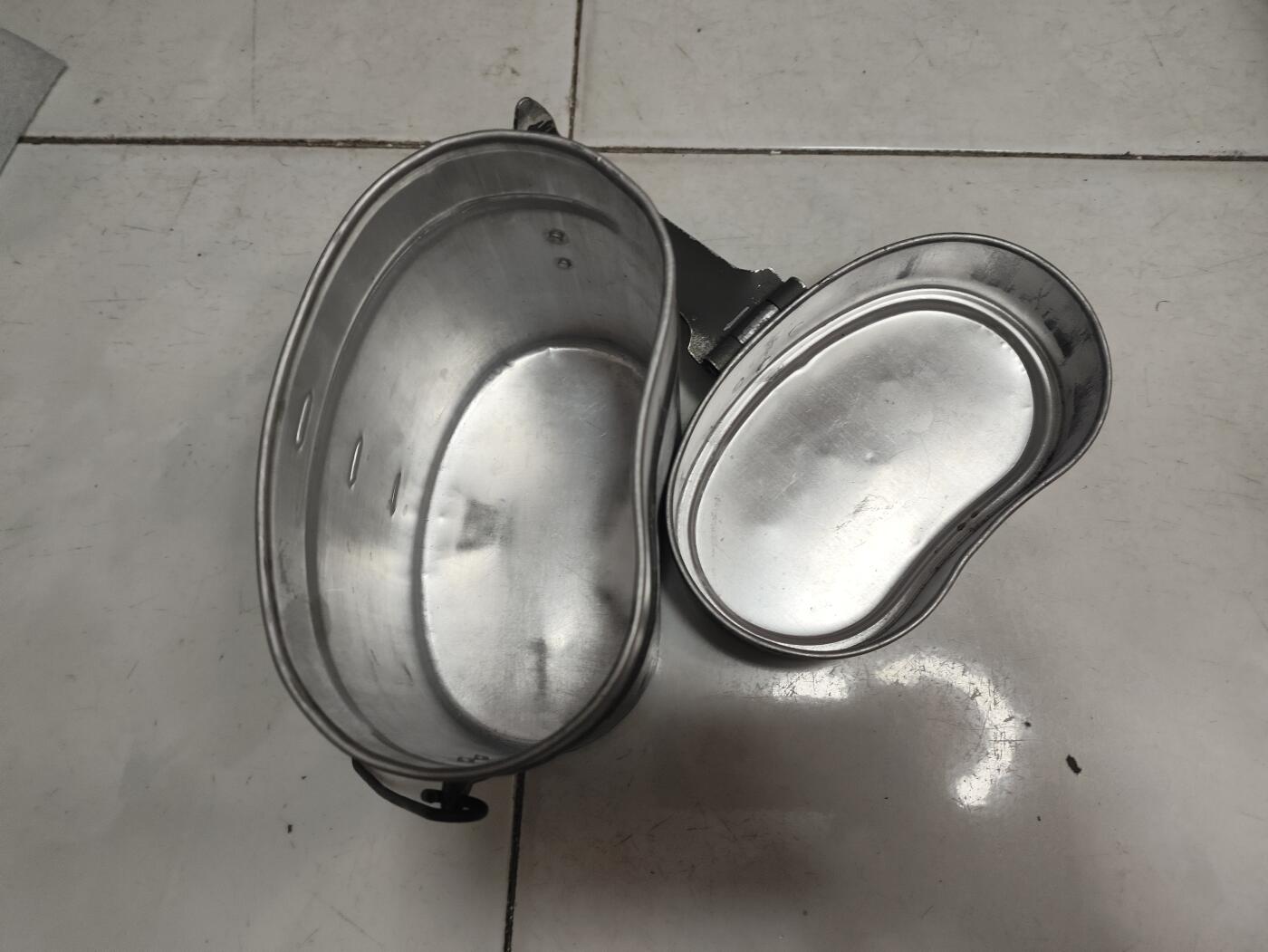 仁孝堂徽章红藏拍卖(第五场) 东德饭盒 库存全新 里面很干净