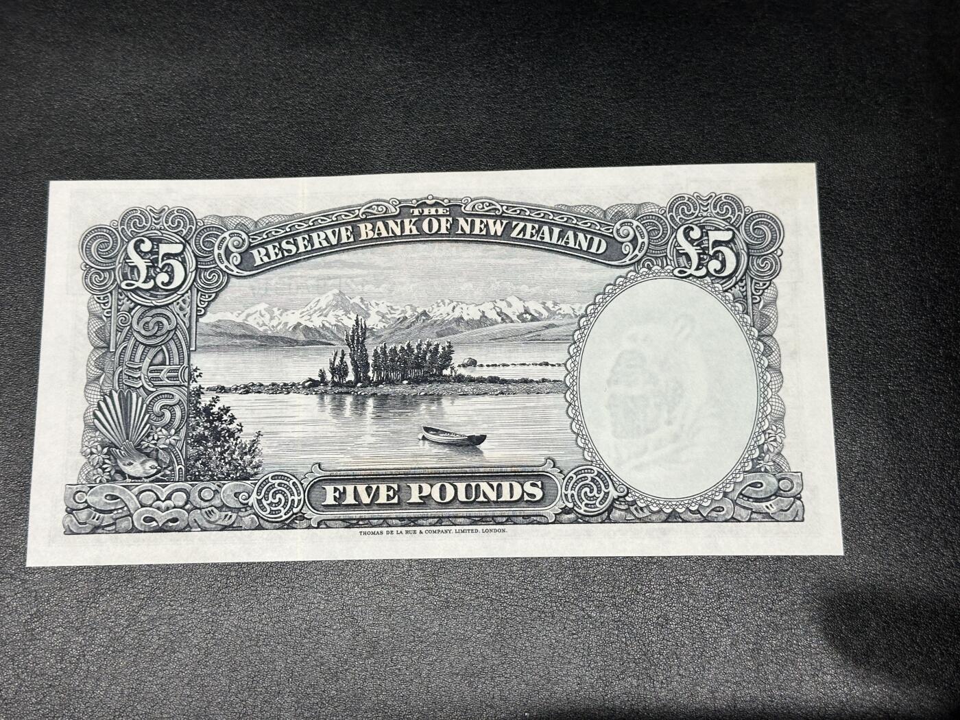 《外钞收藏家》第三百八十三期 新西兰5镑 全新 一个角有瑕疵 轻微荧光反应