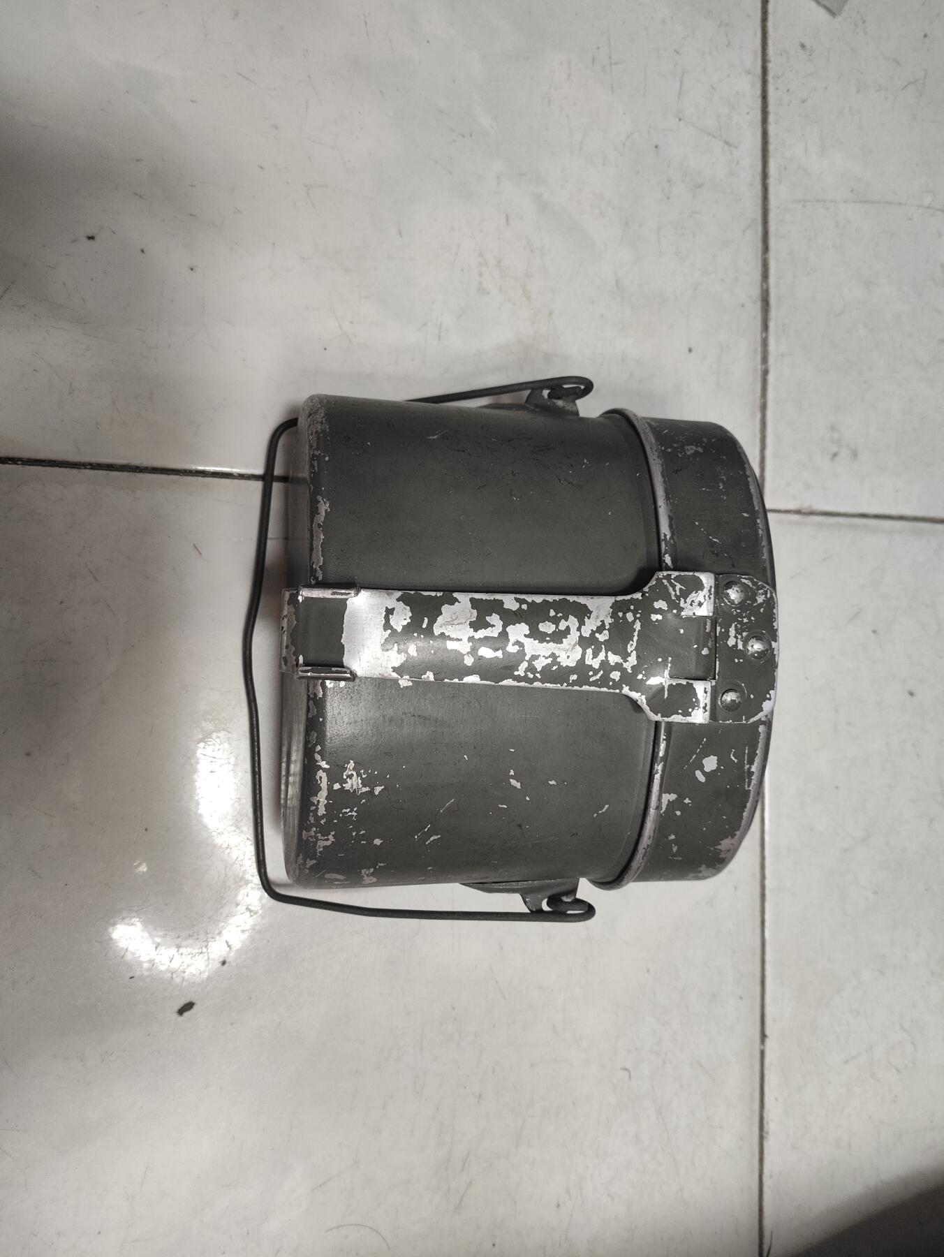 仁孝堂徽章红藏拍卖(第五场) 东德饭盒 库存全新 里面很干净