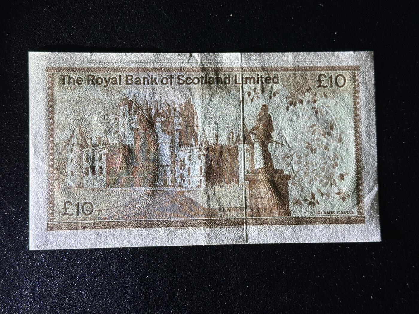 《外钞收藏家》第三百八十三期 1976年苏格兰皇家银行10镑 UNC- 中间疑似软折
