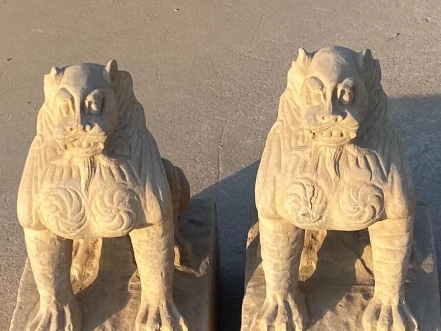 老青石...神兽一对！ 造型独特，雕刻精堪，皮克老辣，霸气十足，镇宅招财，品相如图！