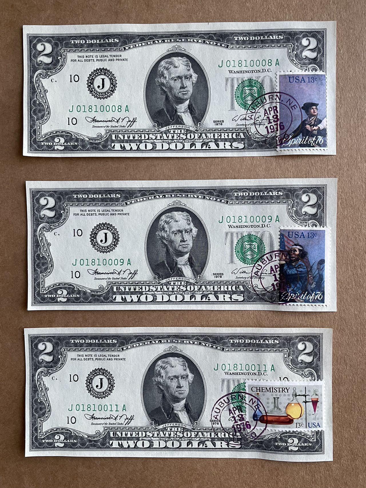 美国1976年首发年份2美元 纪念建国200周年加盖当日邮戳及纪念邮票 50张连号 价格为单张价格 美国1976年首发年份2美元 纪念建国200周年加盖当日邮戳及纪念邮票 50张连号 价格为单张价格