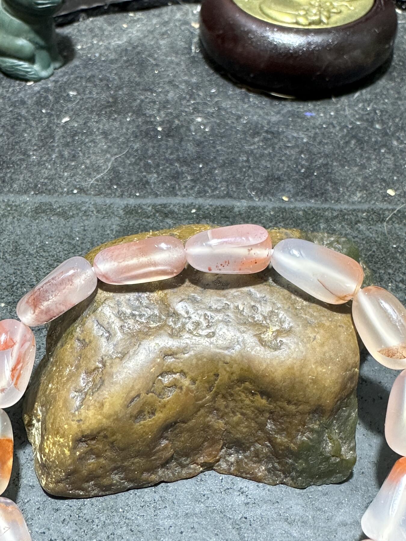 川料南红玛瑙荔枝冻飘红石榴籽形单圈手串一条
