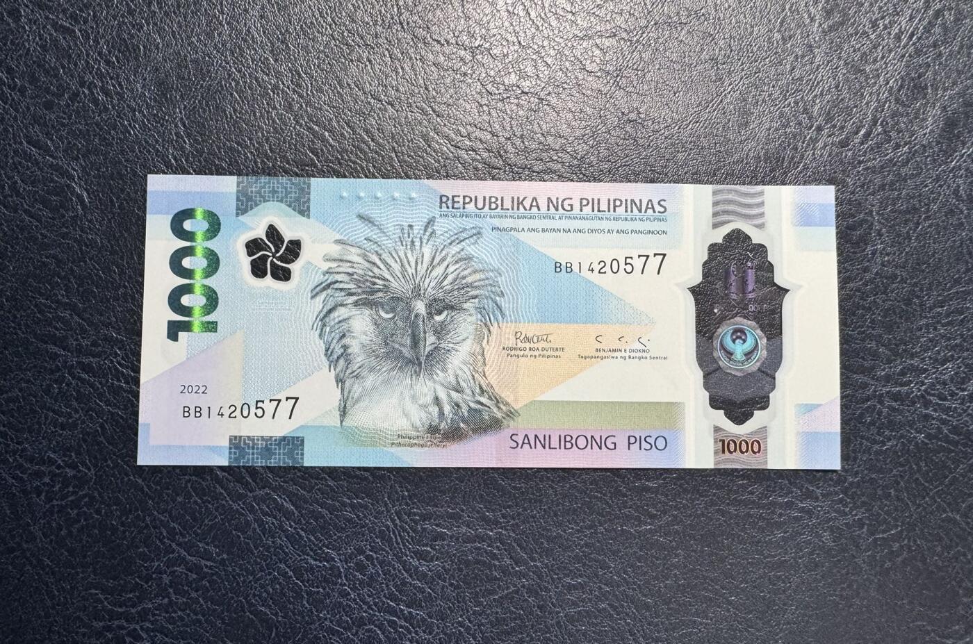 收藏联盟Quantum Auction 第356期拍卖  菲律宾2022年1000比索 品相全新UNC 获奖作品 国鸟 食猿雕