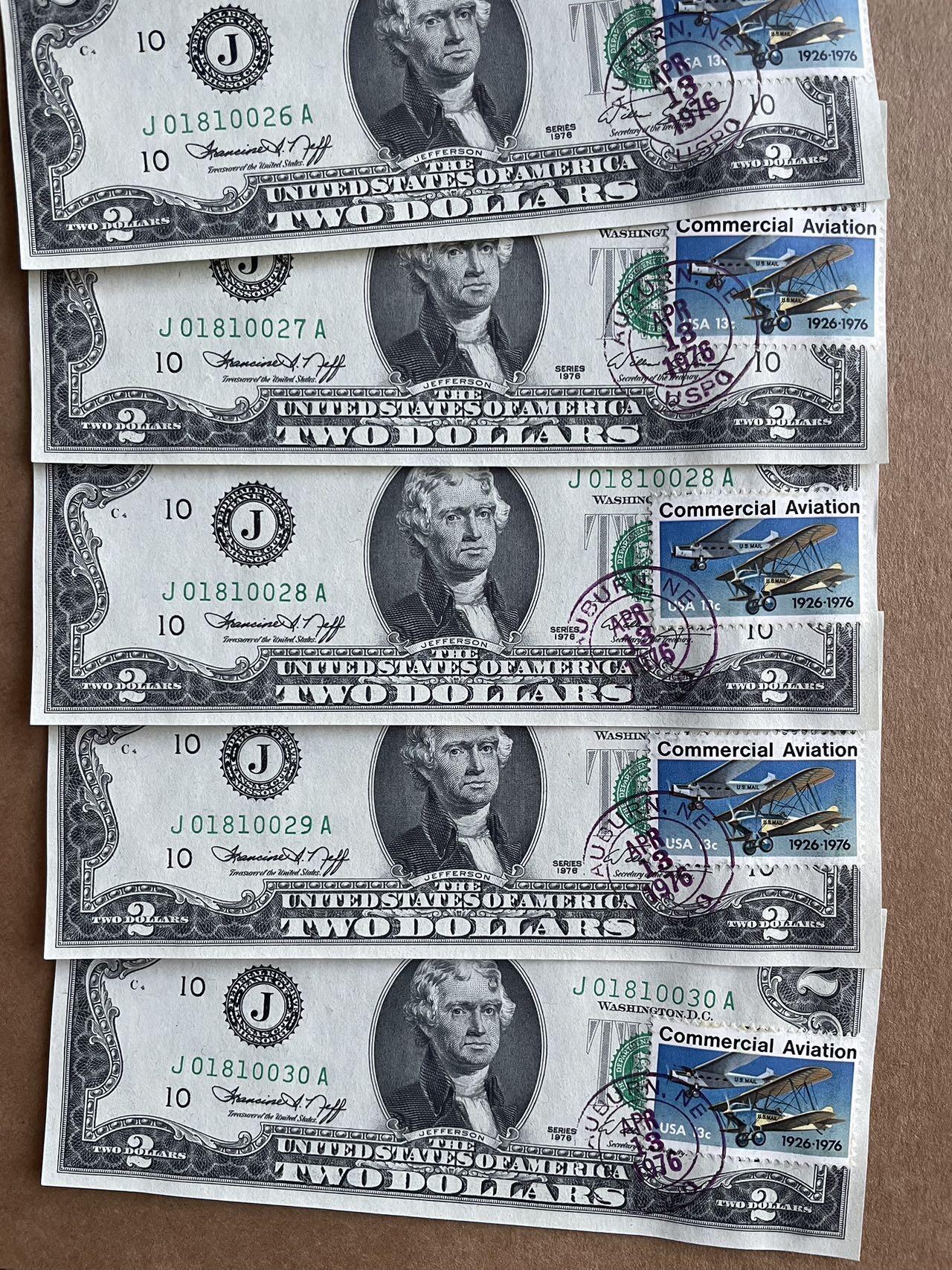 美国1976年首发年份2美元 纪念建国200周年加盖当日邮戳及纪念邮票 50张连号 价格为单张价格 美国1976年首发年份2美元 纪念建国200周年加盖当日邮戳及纪念邮票 50张连号 价格为单张价格