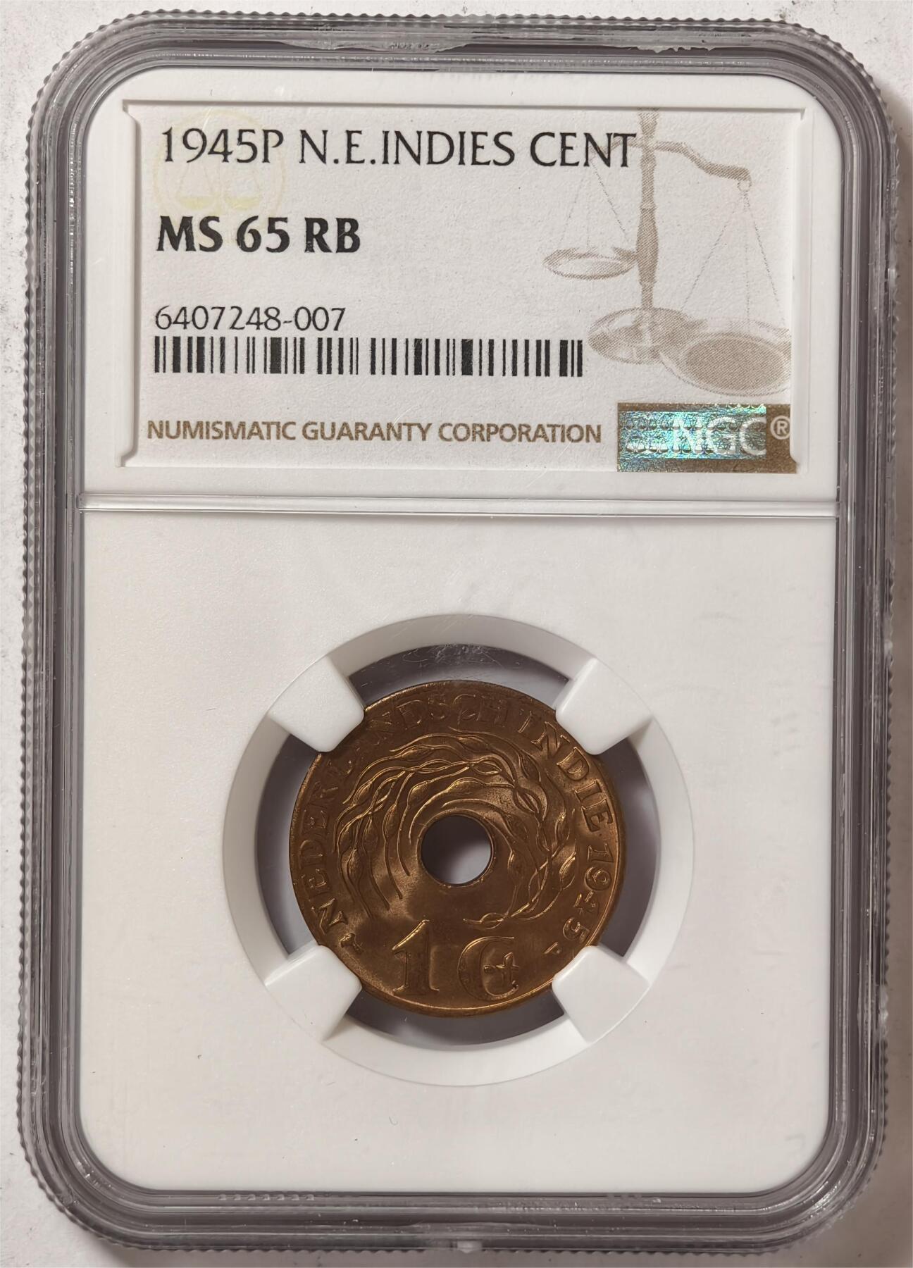 紫瑗钱币——第444期 荷属东印度 1945年 P版 1分 中孔 NGC MS65 RB